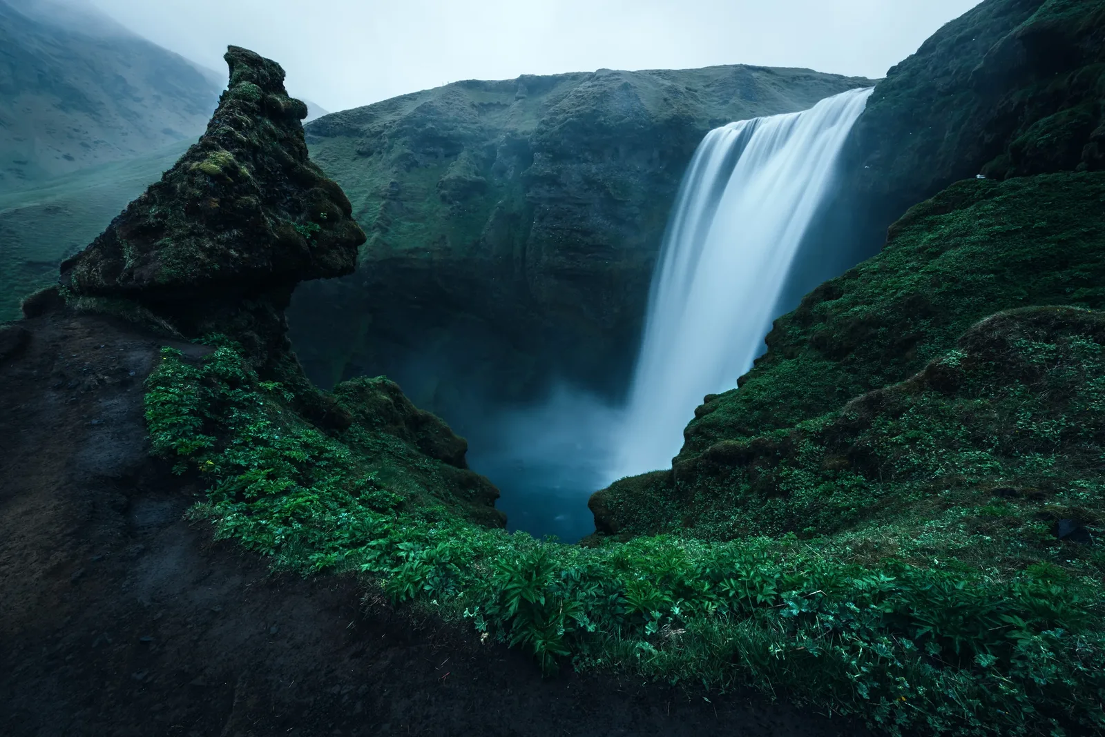 waterfall shot with low shutter speed