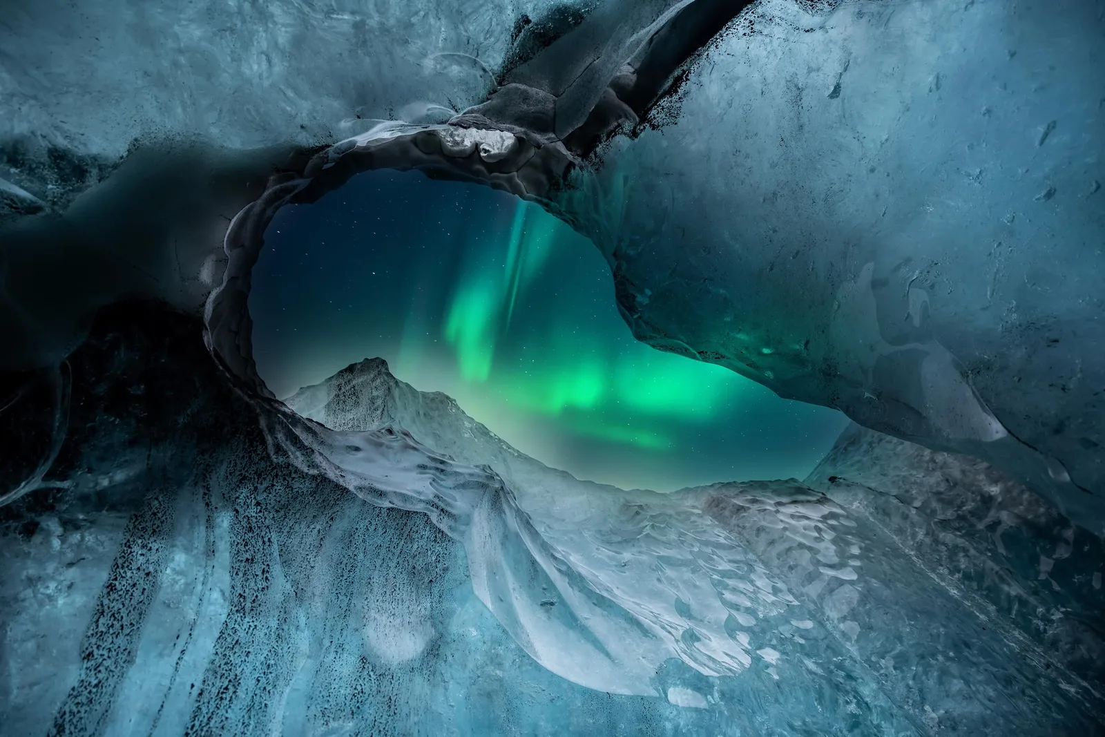 How to Photograph the Northern Lights: Camera Settings and Tips for Beginners