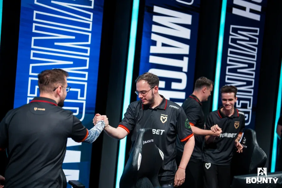CS2 pro players from the team MOUZ, greeting each other after a successful match at the esports tournament BLAST Bounty Summer 2026 — a photo.